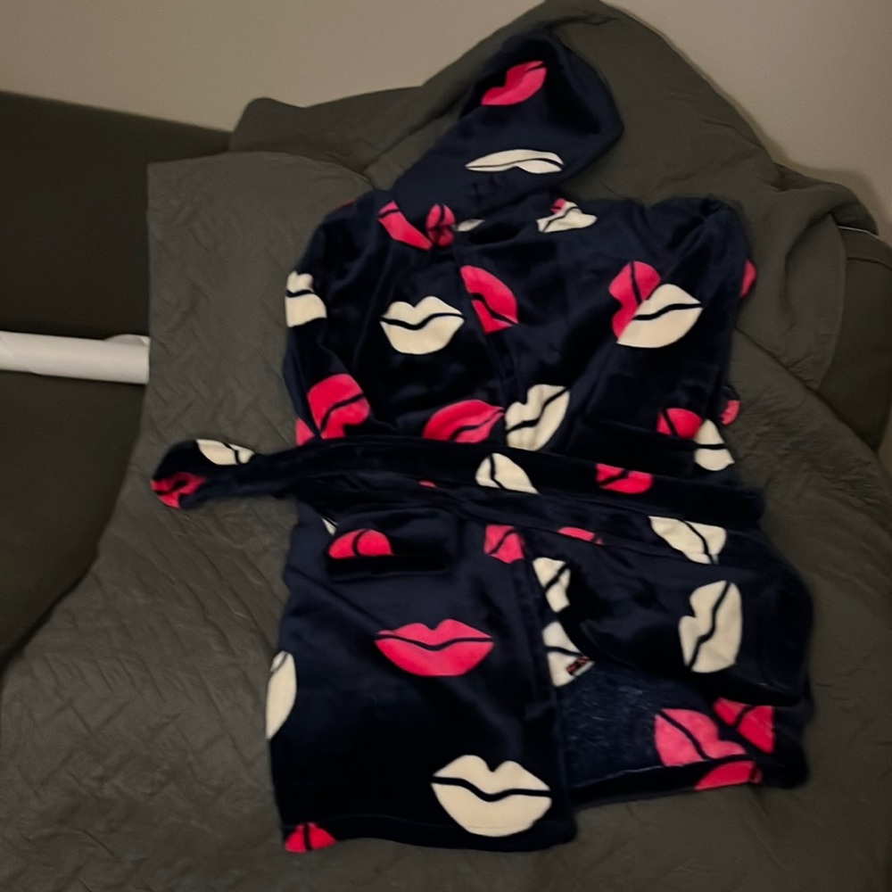 Betsey Johnson bath robe